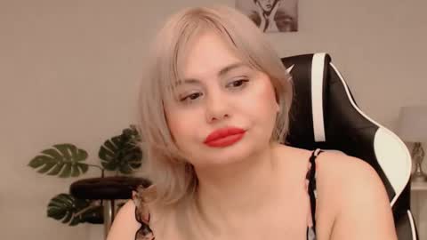  Lola  online show from January 15, 2026, 10:20 am