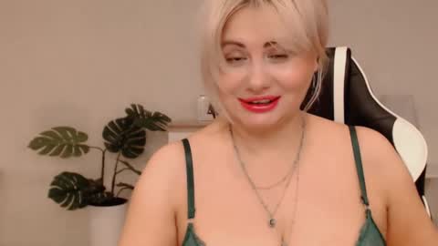 Lola  online show from March 1, 2026, 11:45 am