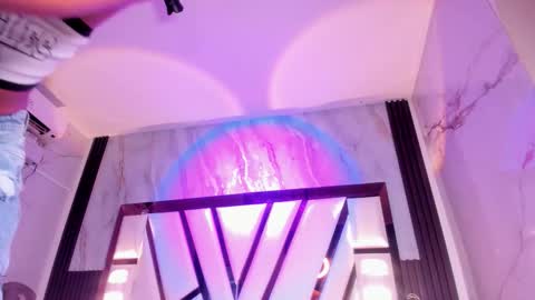 Lola online show from November 14, 2025, 11:31 am