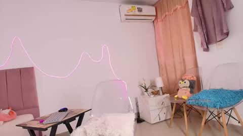 lola_lustrum online show from April 26, 2026, 1:31 pm