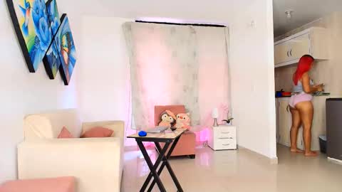 lola_lustrum online show from May 17, 2026, 3:41 pm