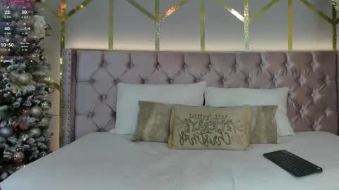 lola_saenz__ online show from December 20, 2025, 12:12 pm