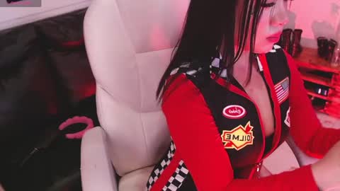 Lola  online show from April 29, 2026, 3:16 pm