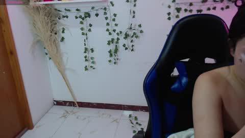Lola  online show from May 11, 2026, 1:28 pm
