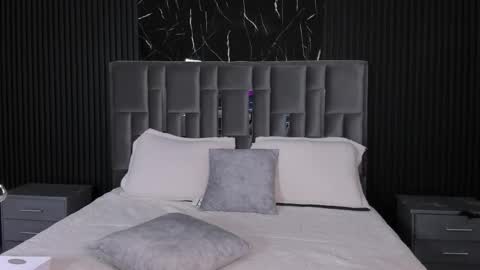 Lola Angel online show from November 22, 2025, 7:57 pm