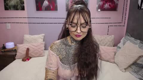 Snapshot of lolabrouse__ chatting on May 28, 2026, 10:07 pm Lola online show from May 28, 2026, 10:07 pm