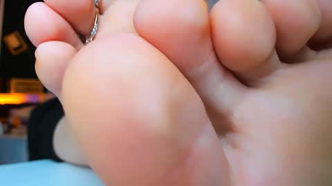 lolalemona online show from December 27, 2024, 2:01 pm