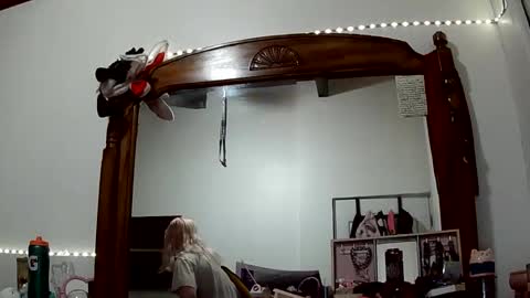 Lola Lixx online show from February 25, 2026, 3:38 am