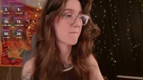 lolami_ online show from May 19, 2026, 6:53 am