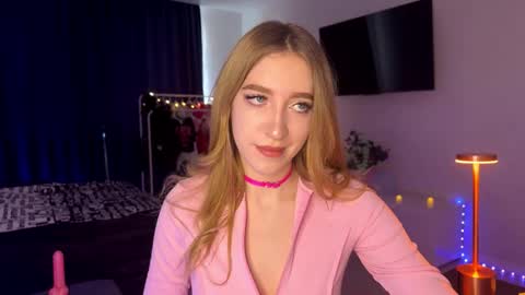 Snapshot of lolarosy chatting on March 9, 2026, 8:40 am hi im Lola nice to meet you online show from March 9, 2026, 8:40 am