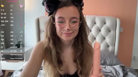 Snapshot of lolatheangel chatting on January 6, 2026, 2:04 am Lolatheangel online show from January 6, 2026, 2:04 am