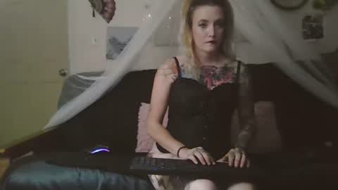 Snapshot of lollipop256080 chatting on October 16, 2025, 6:58 am Lollipop Queen online show from October 16, 2025, 6:58 am