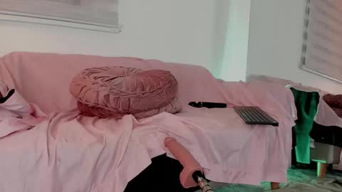 Snapshot of lollypetitte_ chatting on February 3, 2026, 6:22 am Lolly online show from February 3, 2026, 6:22 am