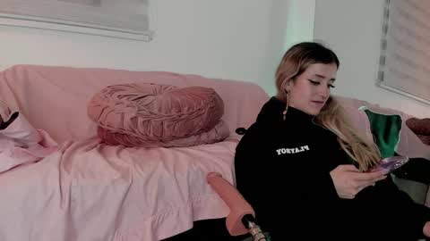 Snapshot of lollypetitte_ chatting on February 3, 2026, 6:40 am Lolly online show from February 3, 2026, 6:40 am