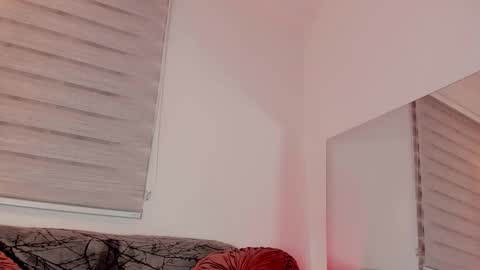 Snapshot of lollypetitte_ chatting on February 16, 2026, 12:51 am Lolly online show from February 16, 2026, 12:51 am