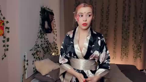 Lona online show from January 9, 2026, 7:04 pm