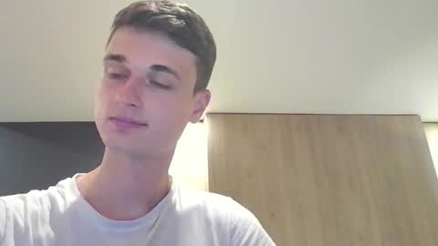 Snapshot of london_tomy chatting on September 24, 2025, 12:58 am london_tomy online show from September 24, 2025, 12:58 am