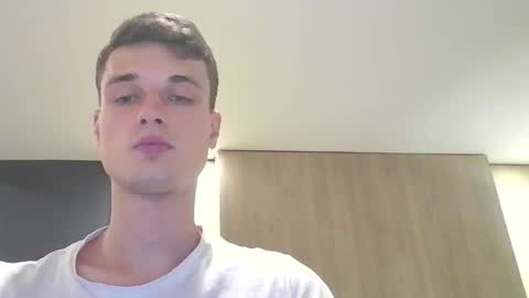 Snapshot of london_tomy chatting on September 26, 2025, 12:03 am london_tomy online show from September 26, 2025, 12:03 am