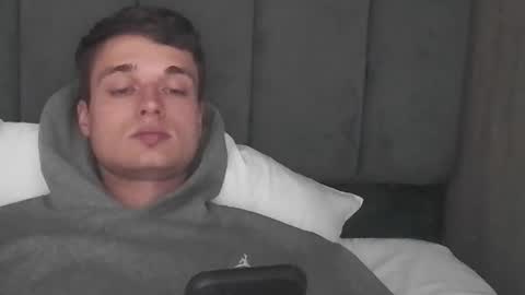 Snapshot of london_tomy chatting on October 22, 2025, 8:08 pm london_tomy online show from October 22, 2025, 8:08 pm