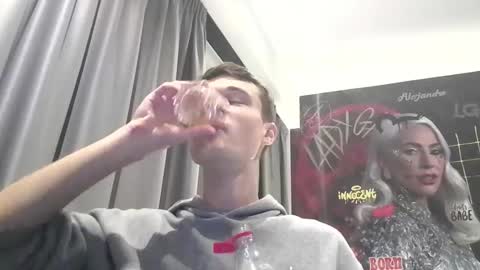 Snapshot of london_tomy chatting on December 14, 2025, 1:11 am london_tomy online show from December 14, 2025, 1:11 am