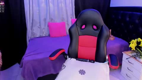 Jennifer  online show from October 16, 2025, 3:35 pm