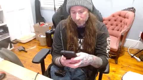 Snapshot of longhair021 chatting on October 19, 2025, 4:24 am longhair online show from October 19, 2025, 4:24 am