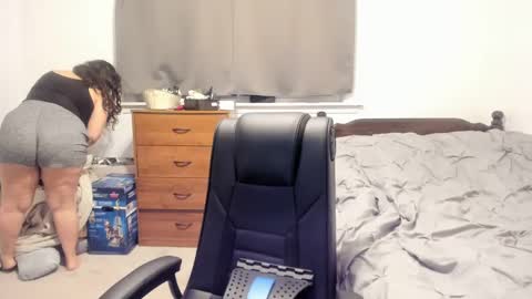 Rose online show from January 1, 2025, 11:51 pm