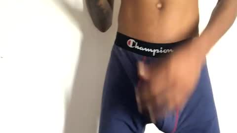 Snapshot of longshaft_ chatting on November 11, 2025, 3:34 pm longshaft_ online show from November 11, 2025, 3:34 pm