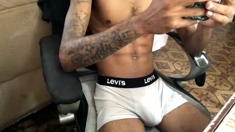 Snapshot of longshaft_ chatting on November 24, 2025, 6:40 pm longshaft_ online show from November 24, 2025, 6:40 pm