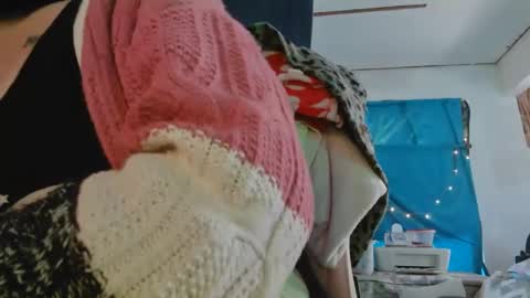 Londoncashmere69  online show from December 7, 2024, 4:25 pm