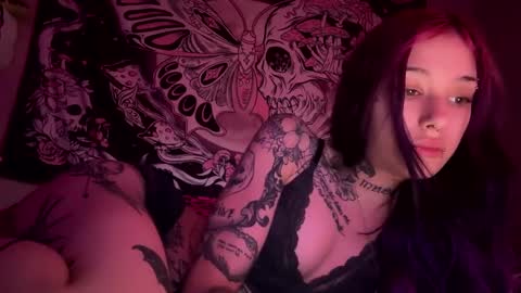 lookingforlona online show from September 10, 2025, 4:07 pm