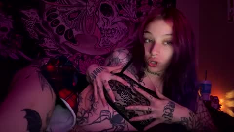 lookingforlona online show from September 23, 2025, 4:04 am