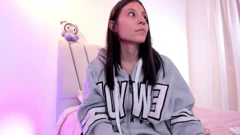 Loly online show from December 2, 2025, 3:29 pm