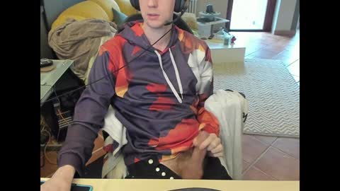 Snapshot of loomie chatting on February 7, 2025, 10:29 am loomie online show from February 7, 2025, 10:29 am