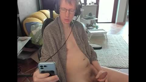 Snapshot of loomie chatting on March 20, 2026, 8:41 am loomie online show from March 20, 2026, 8:41 am