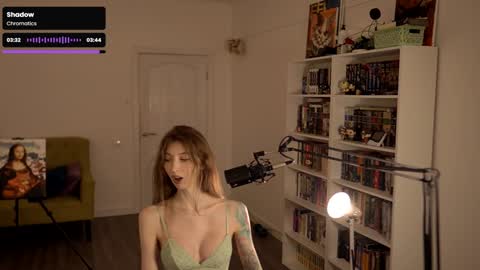 loony_moony online show from October 4, 2025, 10:02 am