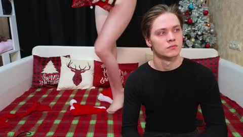 Jean and Isa right couple Mark and Eva left couple online show from December 24, 2024, 7:49 am