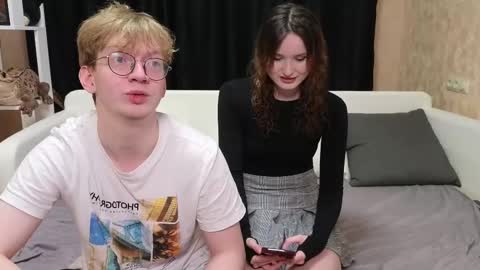 Jean and Isa right couple Mark and Eva left couple online show from February 18, 2025, 9:10 am