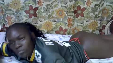 Snapshot of lora_amor chatting on June 5, 2026, 12:50 am lora_amor online show from June 5, 2026, 12:50 am
