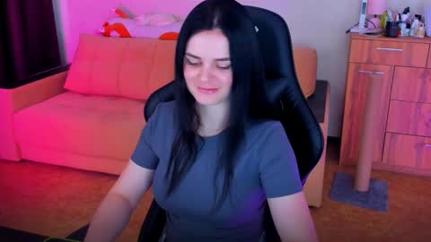 Lora Cain online show from March 11, 2025, 1:12 pm