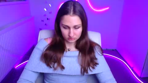 Lora online show from November 7, 2025, 6:46 am