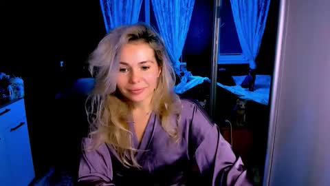 Lora online show from November 27, 2025, 2:02 am