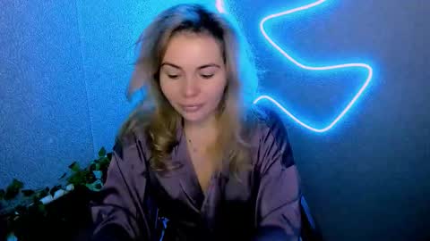 Lora online show from December 23, 2025, 3:15 am