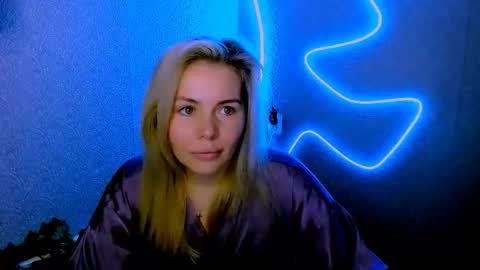 Lora online show from February 18, 2026, 3:13 am