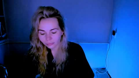 Lora online show from April 23, 2026, 2:46 am