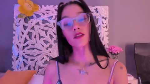loraineblake online show from February 24, 2026, 2:48 pm
