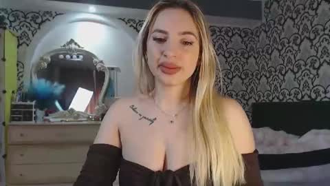 Queen LoraSinClare online show from February 16, 2026, 8:43 am