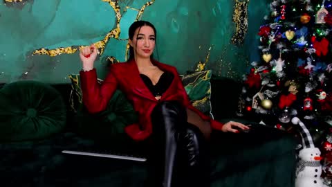 Miss online show from December 10, 2024, 6:49 pm