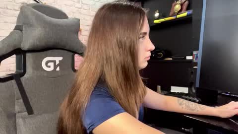 Molly online show from October 16, 2025, 6:47 am