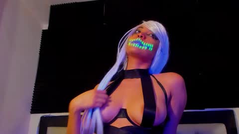 Lore Depp online show from December 4, 2025, 4:33 am